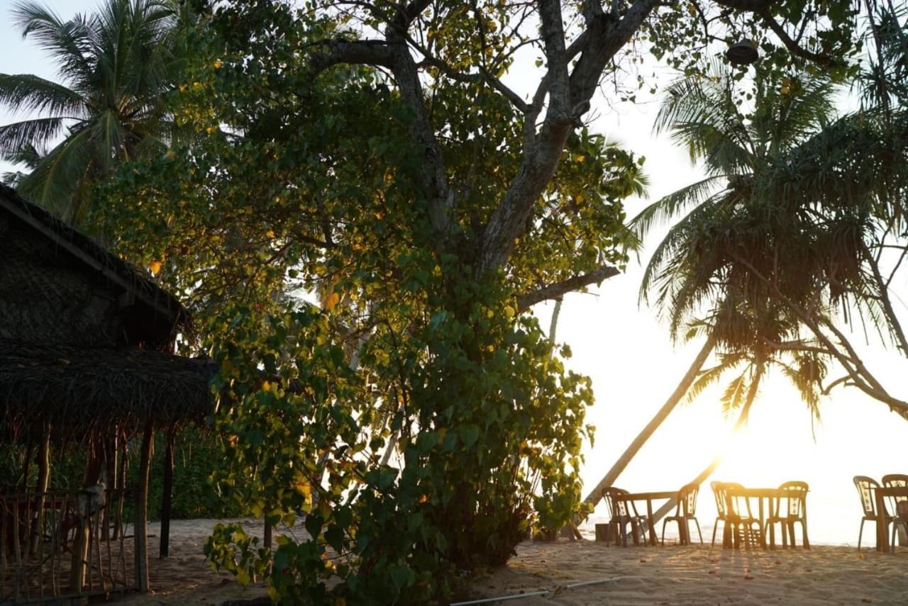 Aloha Beach Resort Tangalle Esterno foto