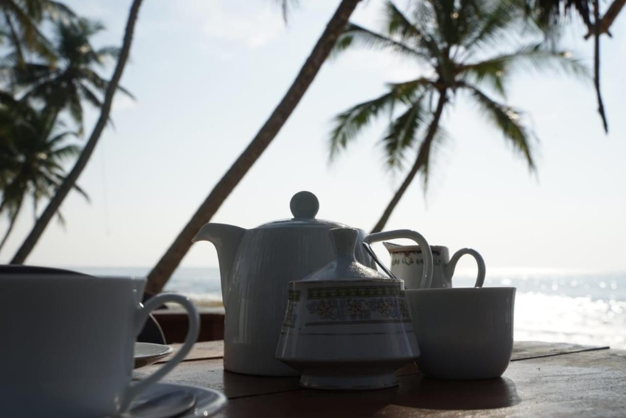 Aloha Beach Resort Tangalle Esterno foto